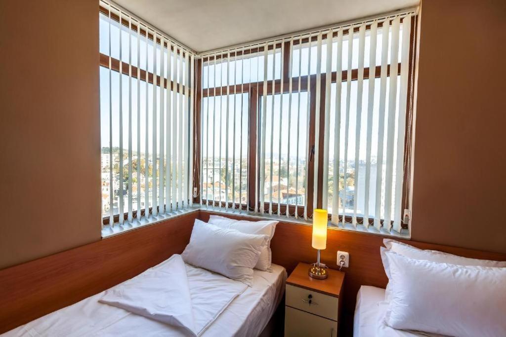 Panorama Top Floor Rooms In Hotel Tundzha Ямбол Экстерьер фото